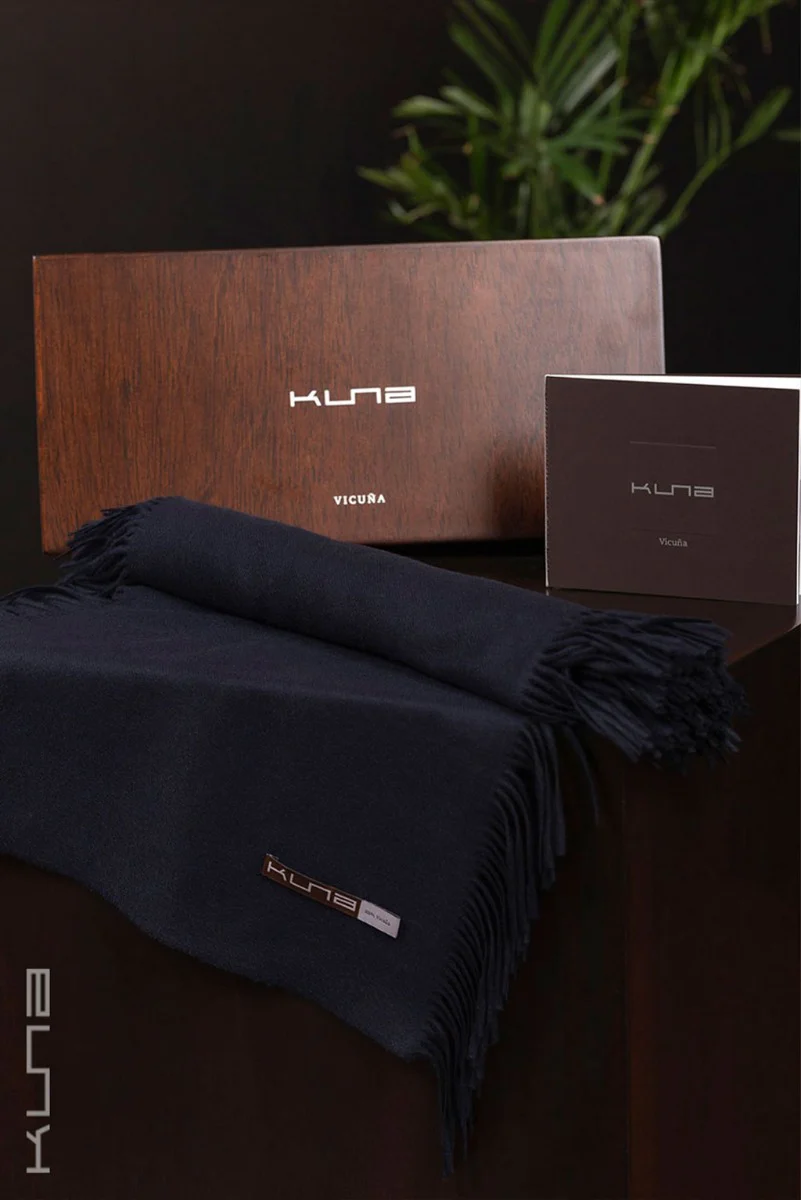 100% Vicuña Scarf - Horizontal Fringes - Image 5