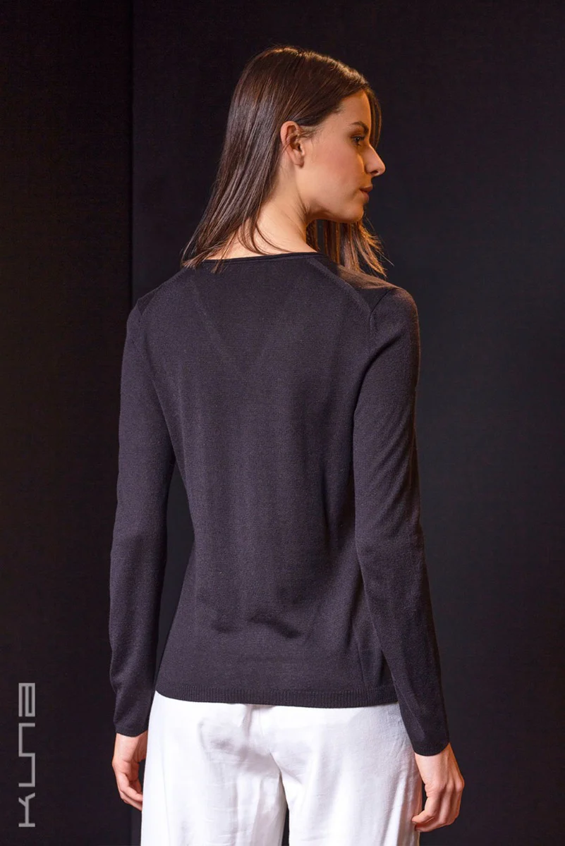 Belen 100% Vicuña Sweater - Image 7