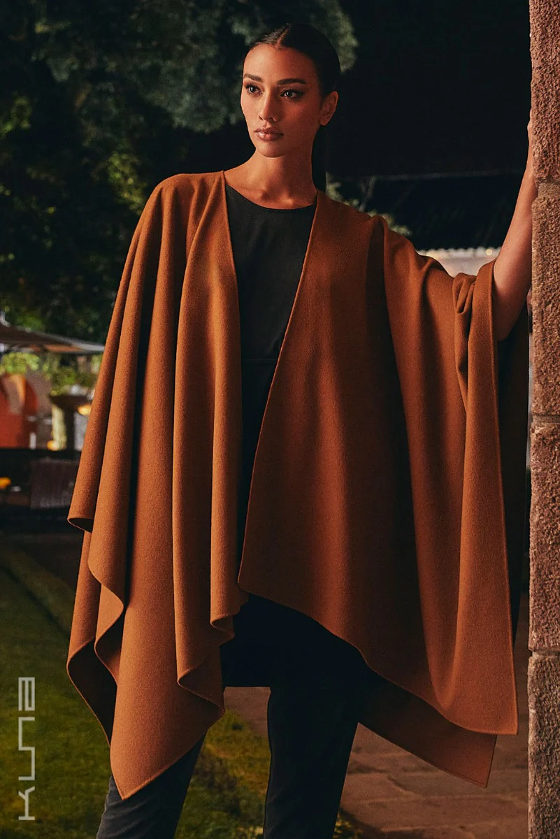 Betty 100% Vicuña Cape - Image 4