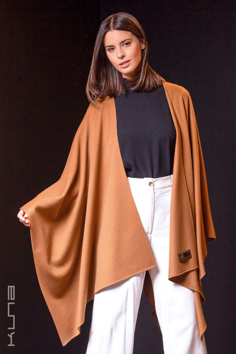 Betty 100% Vicuña Cape - Image 6
