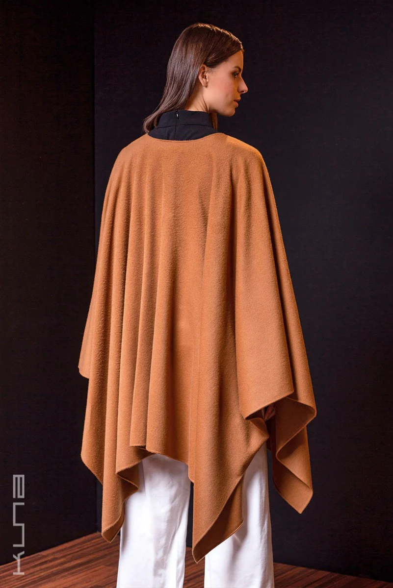 Betty 100% Vicuña Cape - Image 7