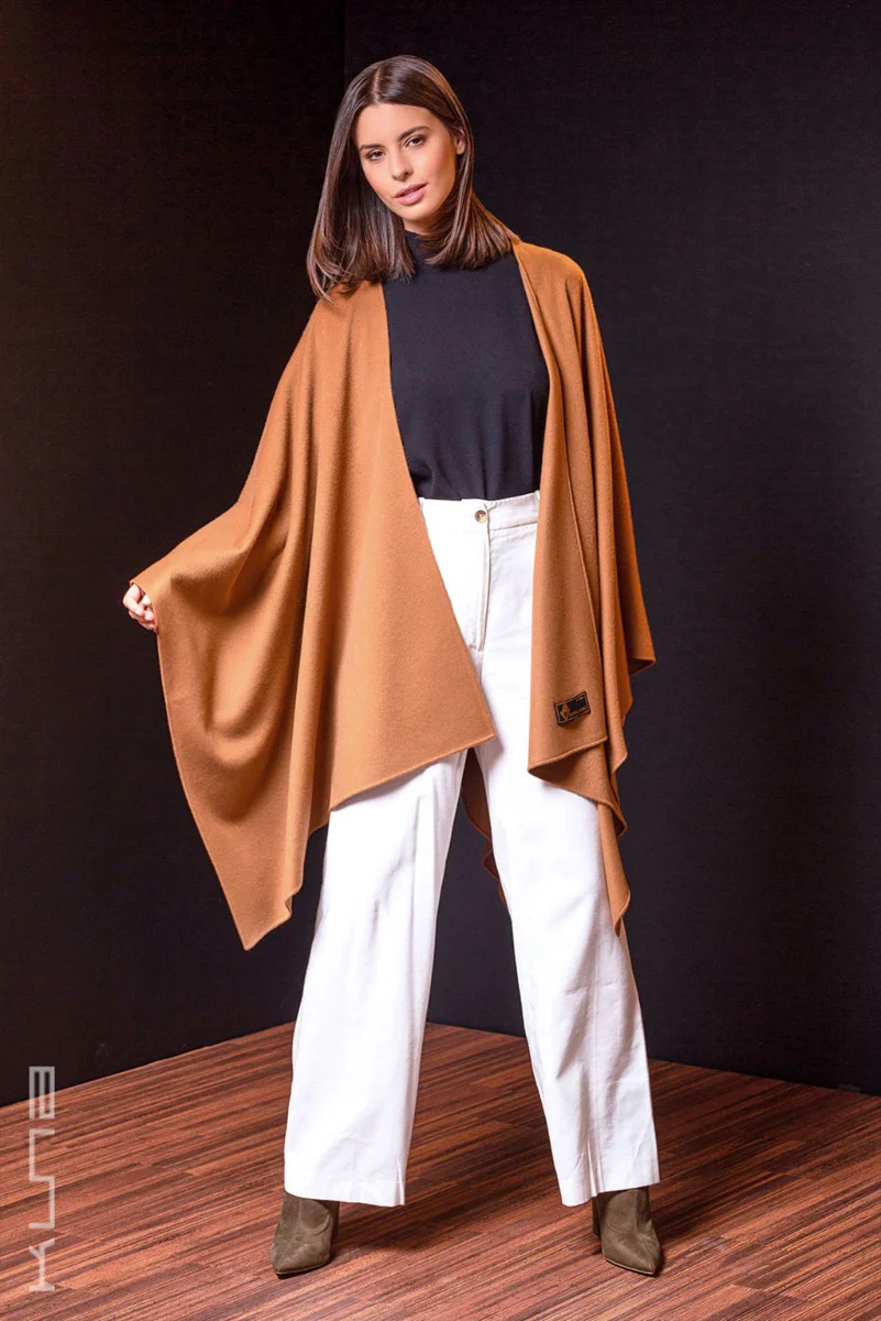Betty 100% Vicuña Cape - Image 8
