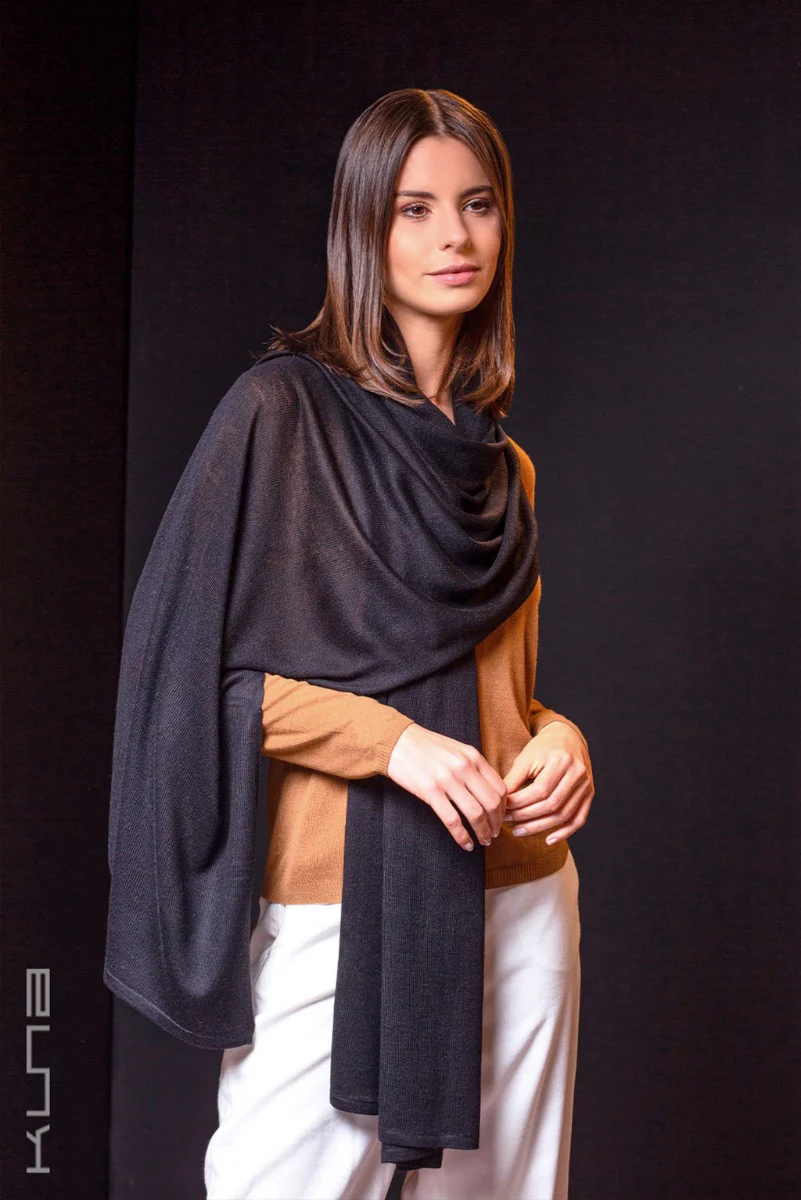 Bouveret 100% Vicuña Knit Shawl - Image 15
